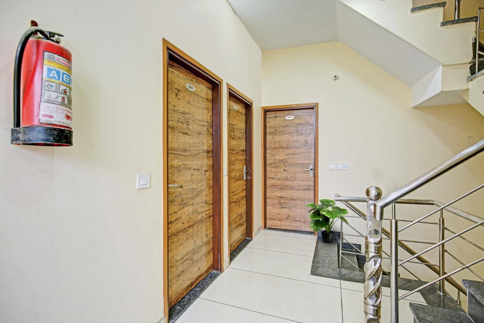Collection O Rd Hotel Zirakpur Ngoại thất bức ảnh
